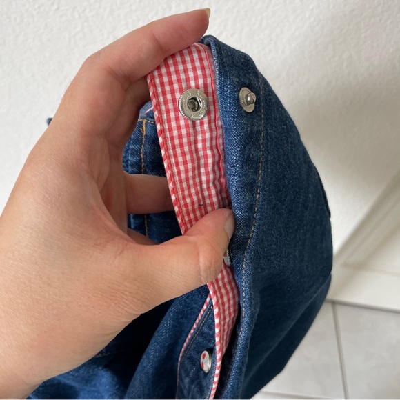 Levi’s Cherry Button Denim Raw Hem Western Short Sleeve Top Size Large - Picture 2 of 10